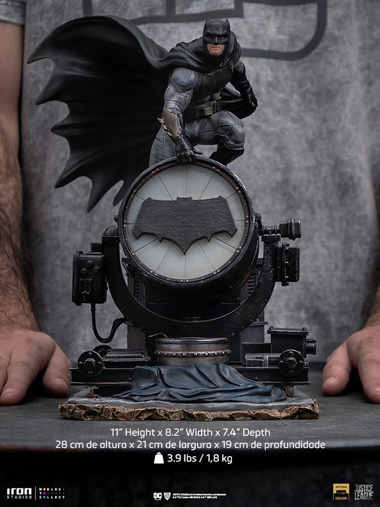 DC Comics Justice League Batman on Bat-Signal 1:10 Scale Statue | The  Gamesmen