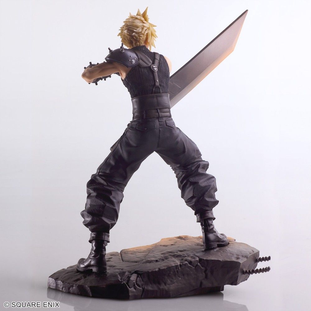Final fantasy store 7 cloud statue