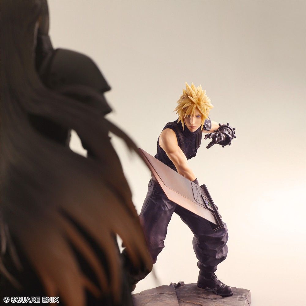 Final fantasy top 7 cloud statue