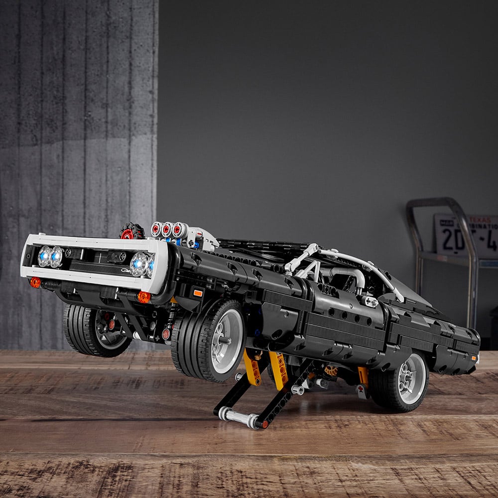 LEGO Technic Fast Furious Dom s Dodge Charger 42111